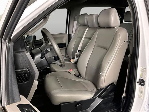 Used 2018 Ford F250 XL w/ Power Equipment Group AWD/4WD image 8
