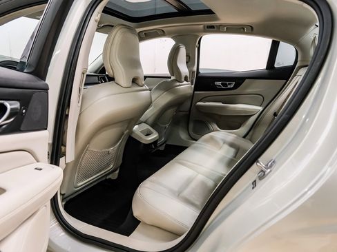 Used 2019 Volvo S60 T5 Momentum w/ Premium Package image 39