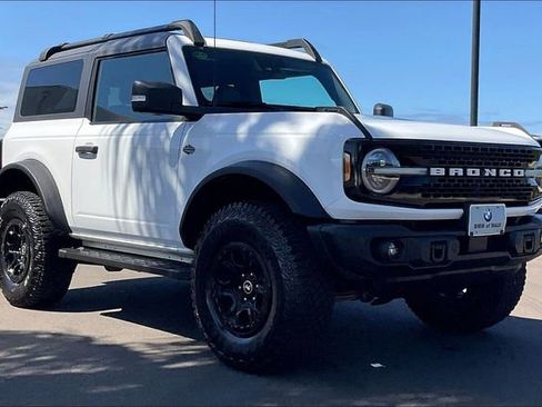 Used 2023 Ford Bronco Wildtrak image 2