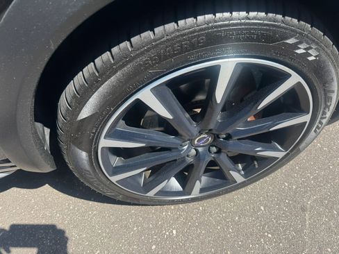 Used 2017 Volvo V60 T5 Cross Country Platinum AWD/4WD image 13