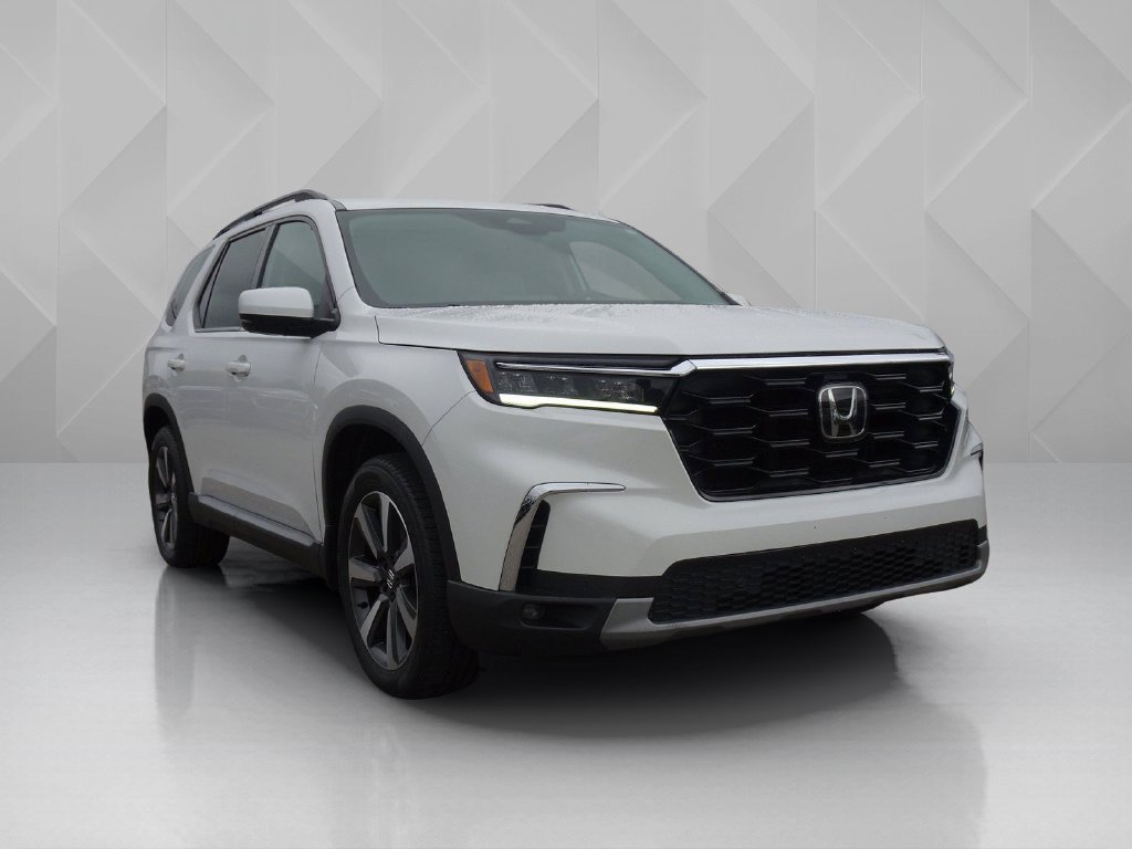 Used 2023 Honda Pilot Touring image 6