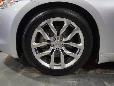 Used 2010 Nissan 370Z Touring image 9