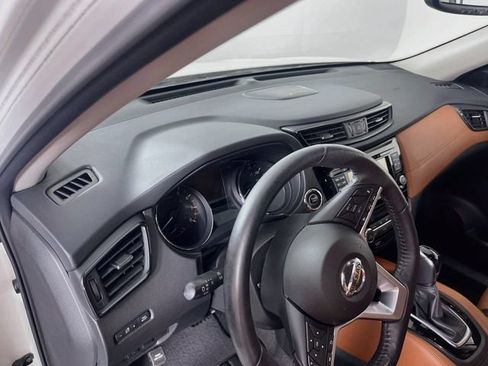 Used 2017 Nissan Rogue SL w/ SL Premium Package FWD image 10