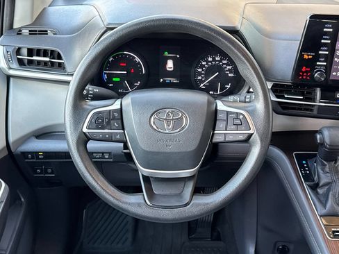 Used 2021 Toyota Sienna LE AWD/4WD image 15