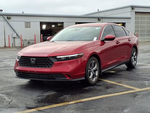 Used 2024 Honda Accord EX image 2