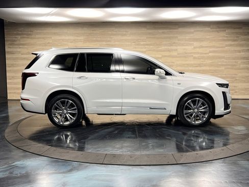 Used 2022 Cadillac XT6 Premium Luxury image 15