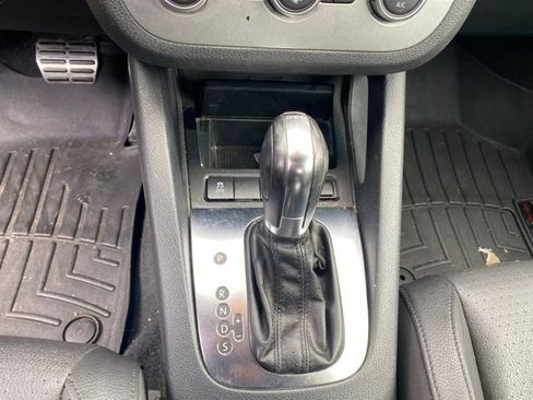 Used 2013 Volkswagen Eos FWD image 18