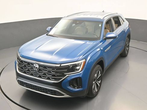 Used 2025 Volkswagen Atlas Cross Sport SE FWD image 41