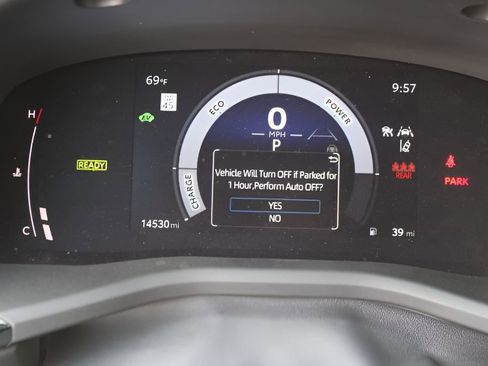 Used 2025 Toyota Camry LE w/ Convenience Package image 10