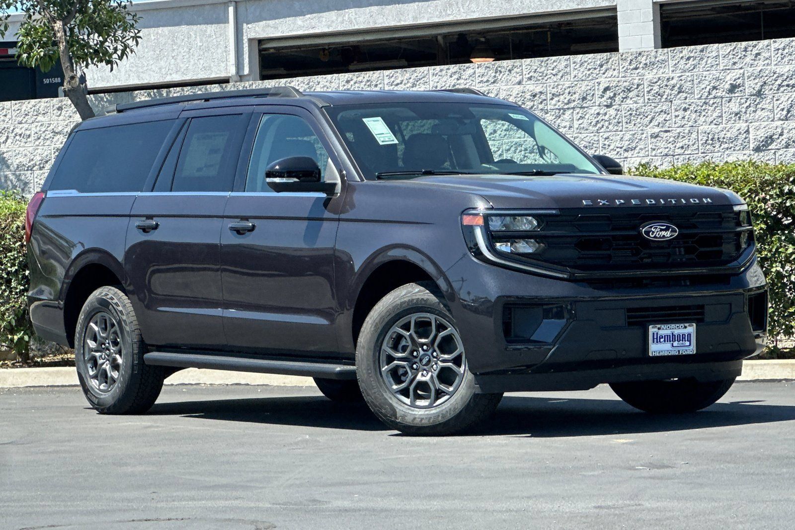New 2026 Ford Expedition Max Active RWD image 2