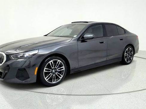 Used 2026 BMW 530i w/ M Sport Package RWD image 4