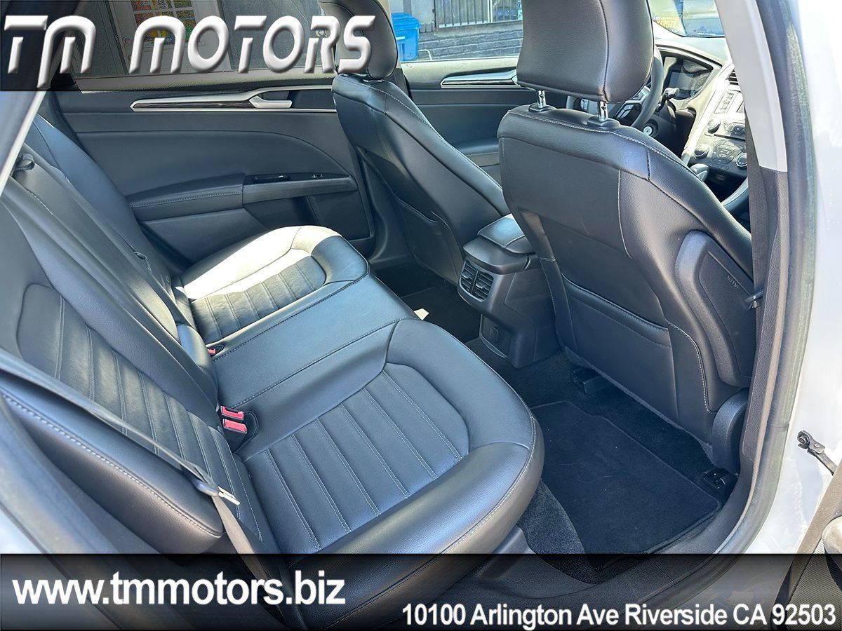 Used 2016 Ford Fusion SE w/ Equipment Group 202A FWD image 9