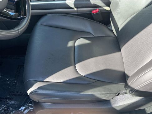 Used 2025 Kia Carnival image 20