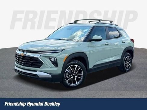 Used 2025 Chevrolet TrailBlazer LT w/ Driver Confidence Package AWD/4WD image 1