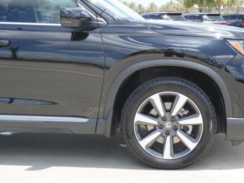 Used 2025 Honda Pilot Touring image 9