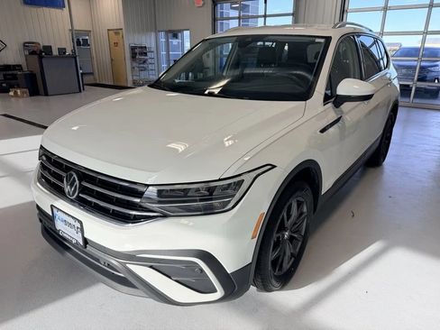Used 2024 Volkswagen Tiguan SE AWD/4WD image 6