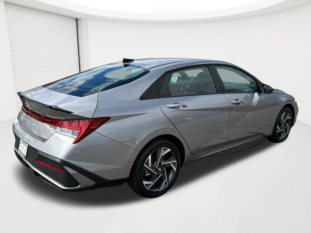 Certified 2025 Hyundai Elantra SEL FWD image 5