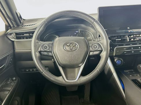 Used 2021 Toyota Venza Limited image 18