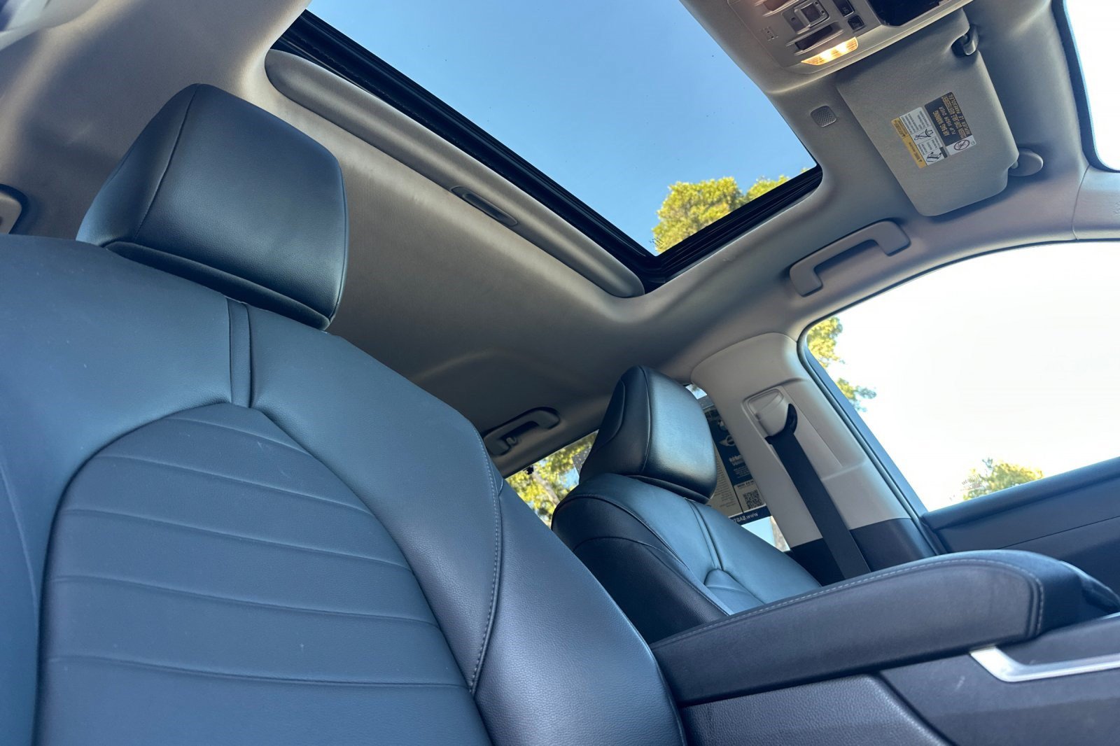 Used 2020 Toyota Highlander XLE AWD/4WD image 21