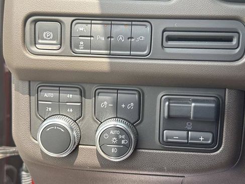 Used 2021 GMC Yukon SLT w/ SLT Luxury Plus Package AWD/4WD image 27