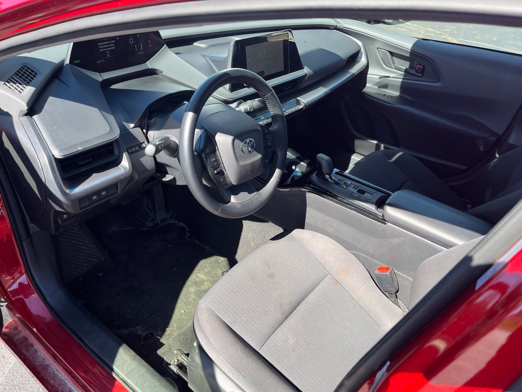 Used 2025 Toyota Prius LE FWD image 22