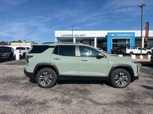 New 2026 Chevrolet Equinox LT image 2