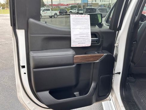 Used 2022 Chevrolet Silverado 1500 High Country w/ Technology Package image 15