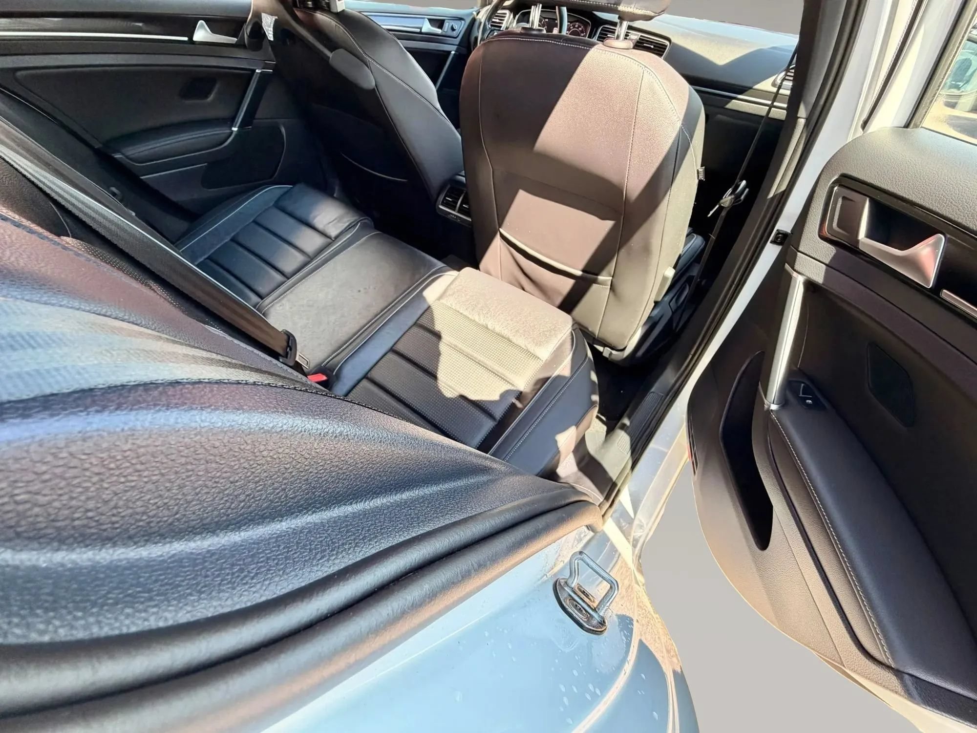 Used 2019 Volkswagen Golf R 4-Door AWD/4WD image 8