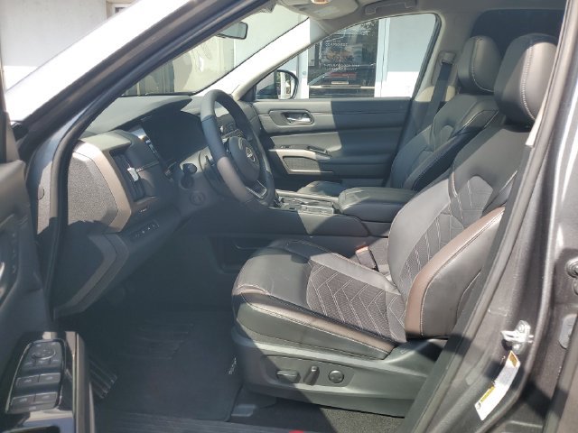 Certified 2024 Nissan Pathfinder Platinum w/ Cargo Package FWD image 24