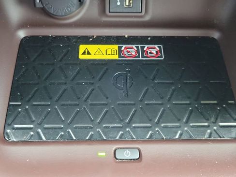 Used 2023 Toyota RAV4 Limited image 28