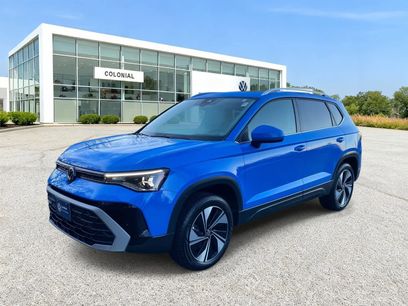 Certified 2025 Volkswagen Taos SE w/ Panoramic Sunroof Package