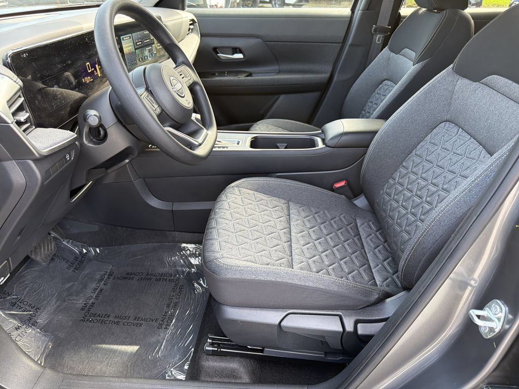 Used 2025 Nissan Kicks SV FWD image 14
