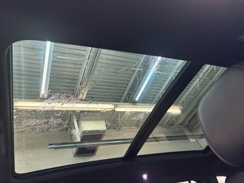 Used 2022 Volkswagen Tiguan SE R-Line image 26