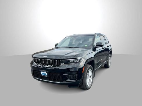 New 2026 Jeep Grand Cherokee Laredo AWD/4WD image 1