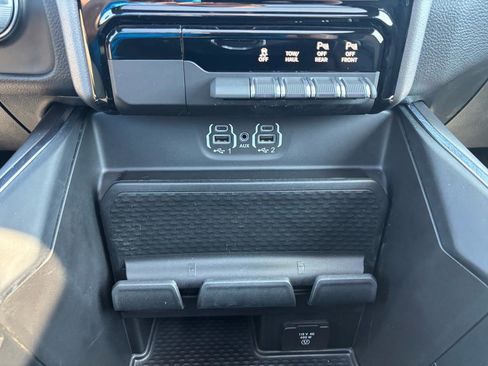Used 2024 RAM 1500 Laramie image 26