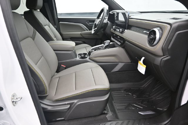 New 2026 Chevrolet Colorado ZR2 w/ Technology Package AWD/4WD image 34