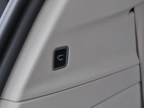 Used 2022 Chrysler Pacifica Limited image 25