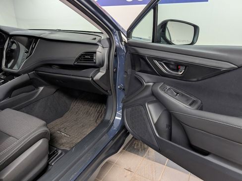 Used 2025 Subaru Outback Premium image 30