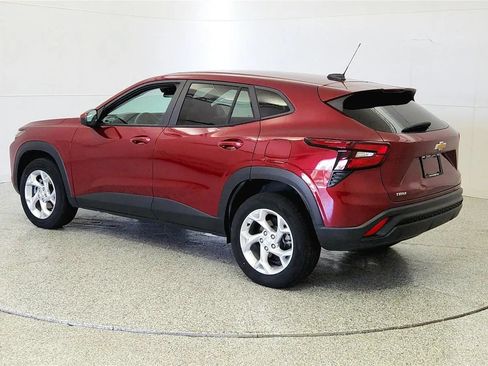 Used 2024 Chevrolet Trax LS w/ LS Convenience Package FWD image 5