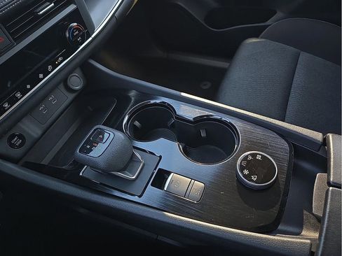 Used 2024 Nissan Rogue SV image 20