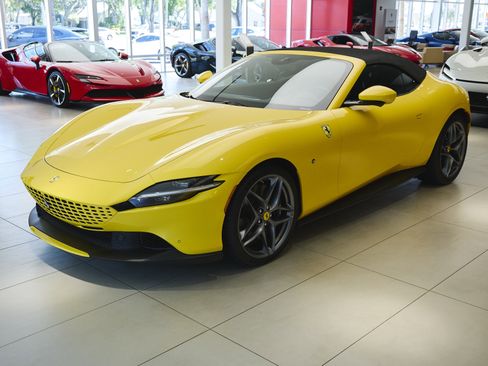Used 2025 Ferrari Roma Spider RWD image 15