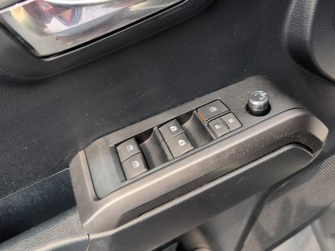 Used 2018 Toyota Tacoma TRD Sport AWD/4WD image 17