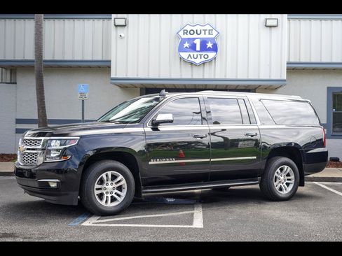 Used 2020 Chevrolet Suburban LT RWD image 1