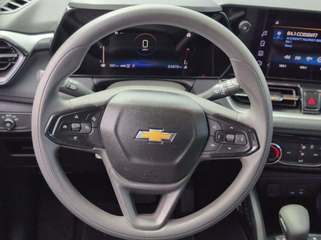 Used 2025 Chevrolet TrailBlazer LT AWD/4WD image 23