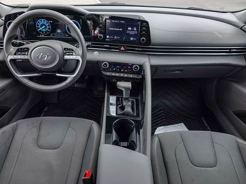 Certified 2023 Hyundai Elantra Limited FWD image 12