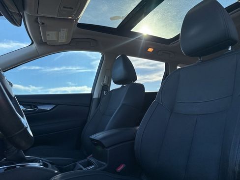 Used 2017 Nissan Rogue SL w/ SL Premium Package image 29