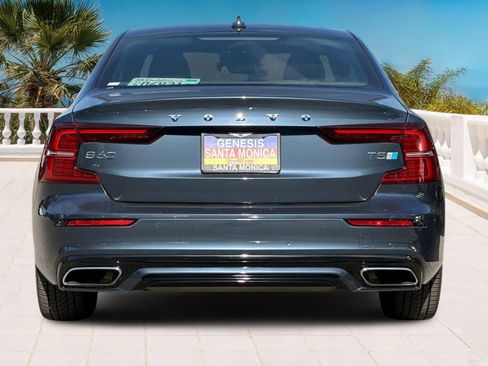 Used 2019 Volvo S60 T5 R-Design image 5