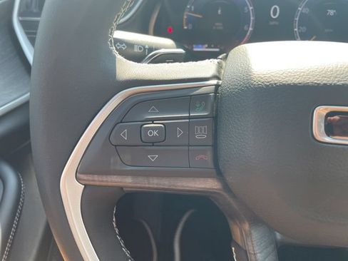 Used 2025 Jeep Grand Cherokee Limited RWD image 11
