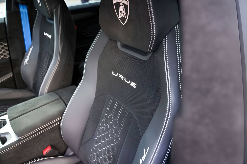 Used 2024 Lamborghini Urus Performante AWD/4WD image 13