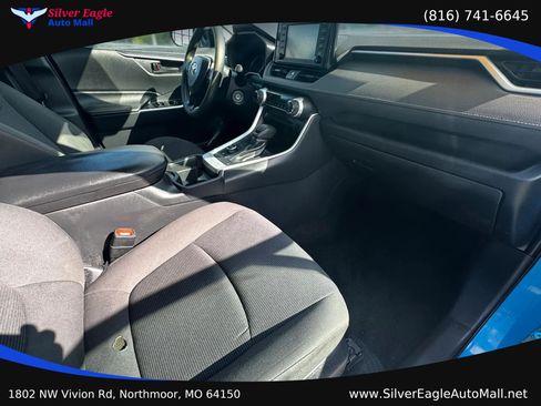 Used 2019 Toyota RAV4 LE AWD/4WD image 10